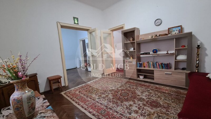 Sincai, metrou, 2 apartamente in vila